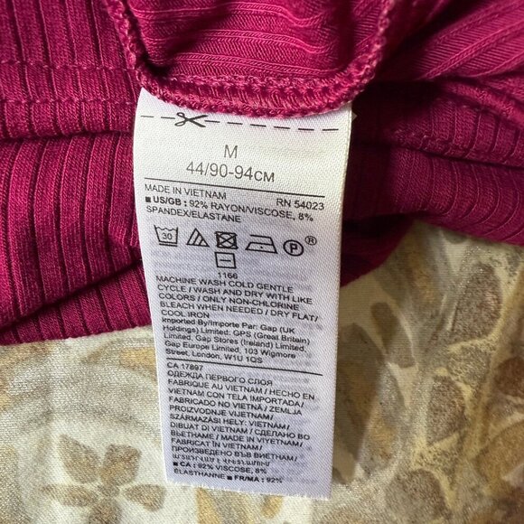 Banana Republic Hot Pink Sweater - Picture 4 of 6